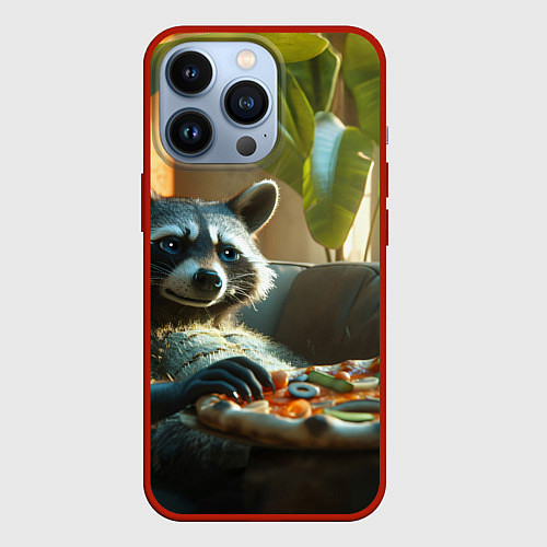 Чехол iPhone 13 Pro Енот ест пиццу на диване / 3D-Красный – фото 1