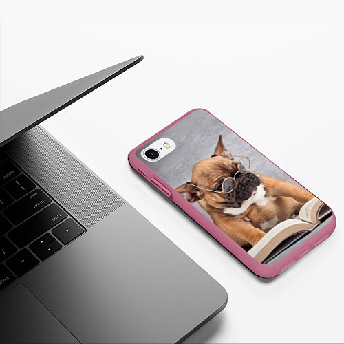 Чехол iPhone 7/8 матовый Мопс читает / 3D-Малиновый – фото 3