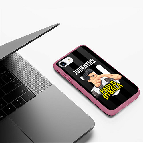 Чехол iPhone 7/8 матовый FC Juventus: Paulo Dybala / 3D-Малиновый – фото 3