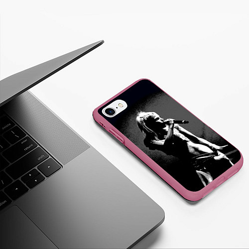 Чехол iPhone 7/8 матовый Йоланди Фиссер / 3D-Малиновый – фото 3