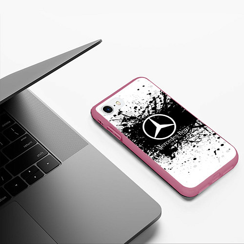 Чехол iPhone 7/8 матовый Mercedes-Benz: Black Spray / 3D-Малиновый – фото 3