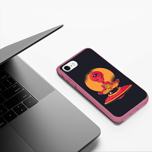 Чехол iPhone 7/8 матовый Пришелец-медитатор / 3D-Малиновый – фото 3