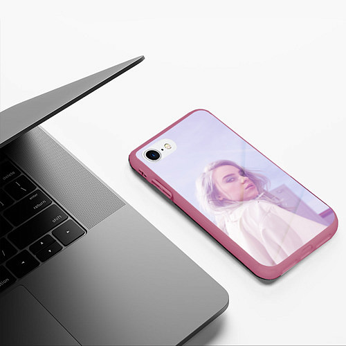 Чехол iPhone 7/8 матовый Billie Eilish: Light Pink / 3D-Малиновый – фото 3