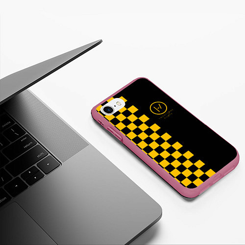 Чехол iPhone 7/8 матовый 21 Pilots: Yellow Grid / 3D-Малиновый – фото 3