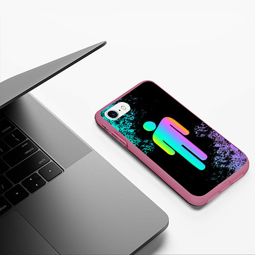 Чехол iPhone 7/8 матовый BILLIE EILISH / 3D-Малиновый – фото 3