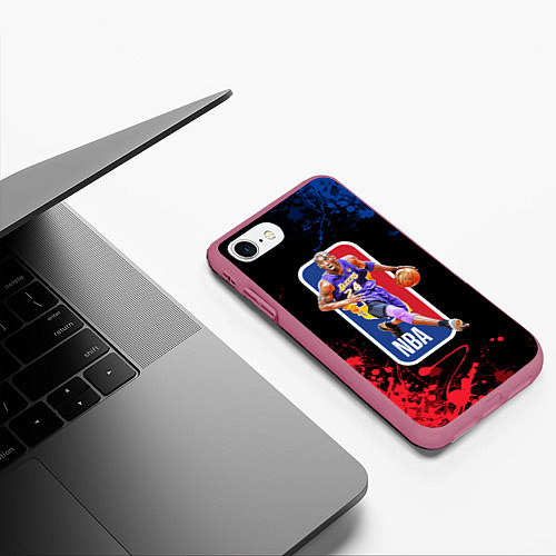 Чехол iPhone 7/8 матовый KOBE BRYANT / 3D-Малиновый – фото 3