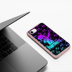 Чехол iPhone 7/8 матовый FORTNITE X MARSHMELLO, цвет: 3D-светло-розовый — фото 2