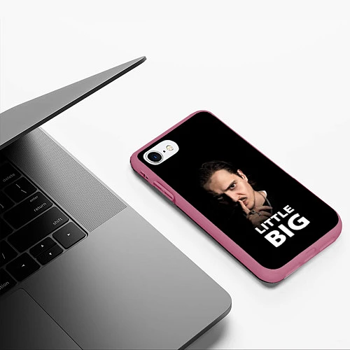Чехол iPhone 7/8 матовый Little Big: Илья Прусикин / 3D-Малиновый – фото 3