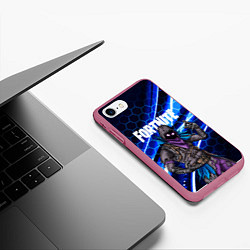 Чехол iPhone 7/8 матовый FORTNITE RAVEN, цвет: 3D-малиновый — фото 2