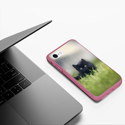 Чехол iPhone 7/8 матовый Черный кот на лугу, цвет: 3D-малиновый — фото 2
