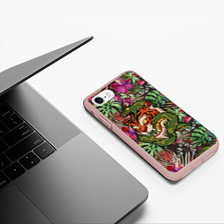 Чехол iPhone 7/8 матовый Тигр кусает змею, цвет: 3D-светло-розовый — фото 2