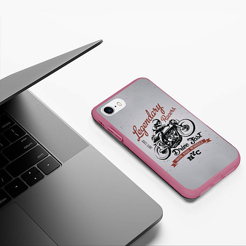 Чехол iPhone 7/8 матовый Легендарный гонщик / 3D-Малиновый – фото 3