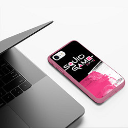 Чехол iPhone 7/8 матовый Игра в кальмара: Лого, цвет: 3D-малиновый — фото 2
