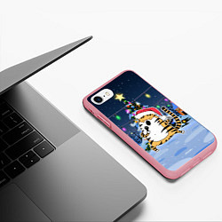 Чехол iPhone 7/8 матовый Тигр поел у елки, цвет: 3D-баблгам — фото 2