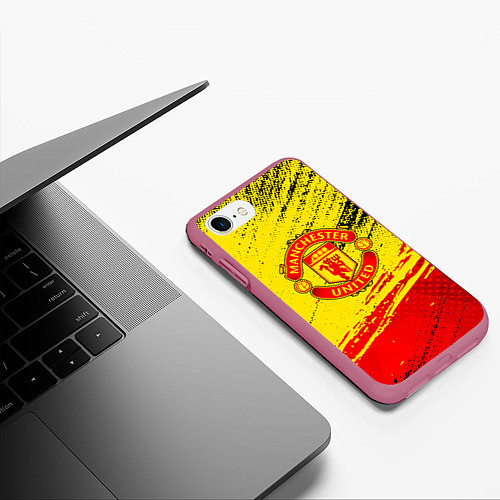 Чехол iPhone 7/8 матовый Manchester United Футбольный клуб / 3D-Малиновый – фото 3