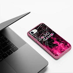 Чехол iPhone 7/8 матовый ИГРА В КАЛЬМАРА ОГОНЬ SQUID GAME FIRE, цвет: 3D-малиновый — фото 2