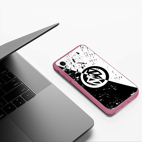 Чехол iPhone 7/8 матовый Buick Black and White Grunge / 3D-Малиновый – фото 3