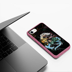 Чехол iPhone 7/8 матовый КЛИНОК РАССЕКАЮЩИЙ ДЕМОНОВ, ГЕРОИ АТАКУЮТ, цвет: 3D-малиновый — фото 2