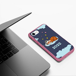 Чехол iPhone 7/8 матовый Спящий тигр на облаке, цвет: 3D-малиновый — фото 2