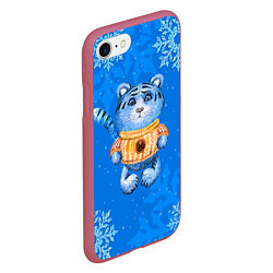 Чехол iPhone 7/8 матовый Синий плюшевый тигренок 2022, цвет: 3D-малиновый — фото 2