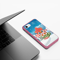 Чехол iPhone 7/8 матовый Тигренок в кружке Новогодний, цвет: 3D-малиновый — фото 2