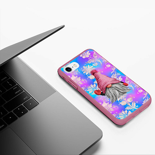 Чехол iPhone 7/8 матовый Забавный гном в шапке / 3D-Малиновый – фото 3