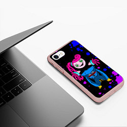 Чехол iPhone 7/8 матовый Poppy Playtime Хагги Вагги и Мама Длинные Ноги, цвет: 3D-светло-розовый — фото 2