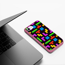 Чехол iPhone 7/8 матовый Тетрис на чёрном фоне, цвет: 3D-малиновый — фото 2