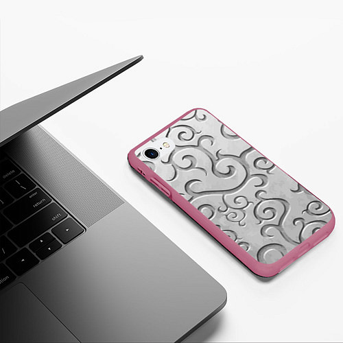Чехол iPhone 7/8 матовый Ажурный орнамент на поверхности металла / 3D-Малиновый – фото 3