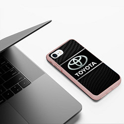 Чехол iPhone 7/8 матовый Toyota Карбон, цвет: 3D-светло-розовый — фото 2