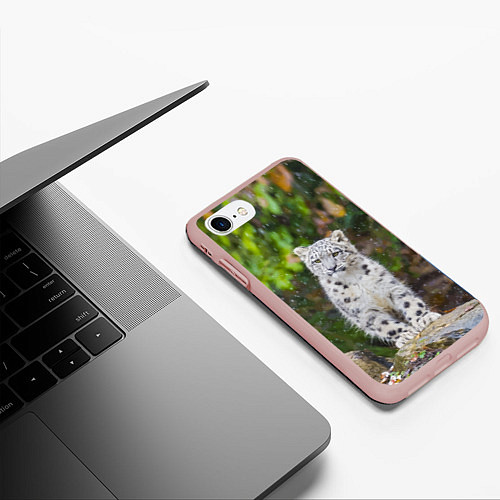 Чехол iPhone 7/8 матовый Молодой барс и первые снежинки / 3D-Светло-розовый – фото 3