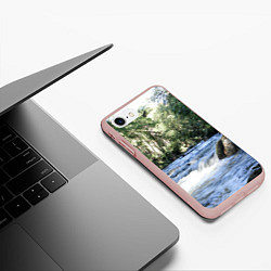 Чехол iPhone 7/8 матовый Течёт река в лесу, цвет: 3D-светло-розовый — фото 2
