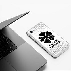 Чехол iPhone 7/8 матовый Black Clover с потертостями на светлом фоне, цвет: 3D-белый — фото 2