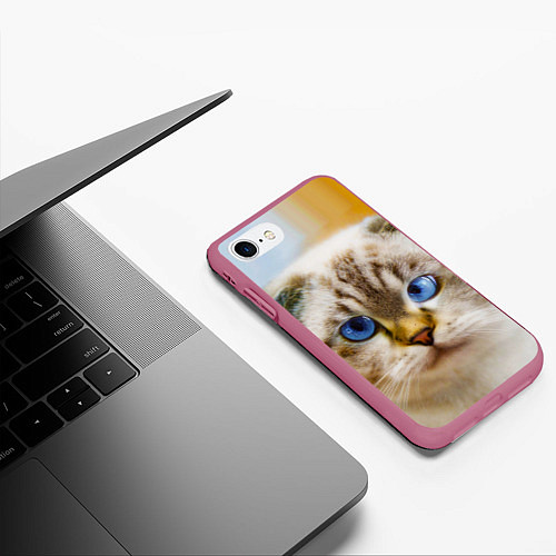 Чехол iPhone 7/8 матовый Кошка породы шотландская вислоухая косоглазая / 3D-Малиновый – фото 3
