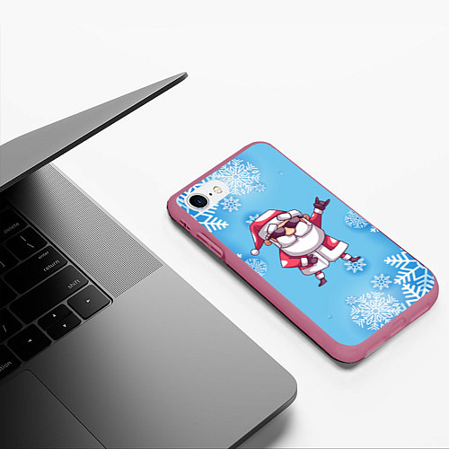 Чехол iPhone 7/8 матовый Крутой Дед Мороз - снежинки / 3D-Малиновый – фото 3