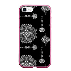 Чехол iPhone 7/8 матовый Паттерн с орнаментом мандалы на черном фоне, цвет: 3D-малиновый