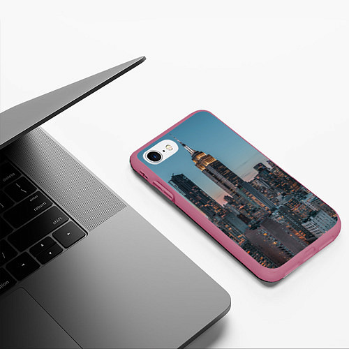 Чехол iPhone 7/8 матовый Утренний город с небоскребами / 3D-Малиновый – фото 3