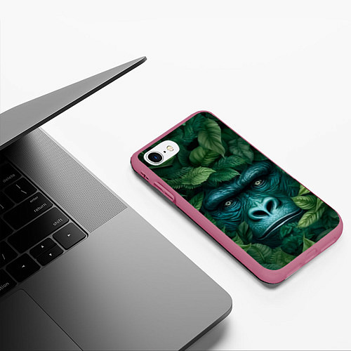 Чехол iPhone 7/8 матовый Горилла в кустах джунгли / 3D-Малиновый – фото 3