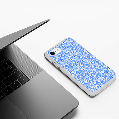 Чехол iPhone 7/8 матовый Цветочный паттерн голубой / 3D-Белый – фото 3