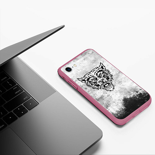 Чехол iPhone 7/8 матовый Texture - разозленный волк / 3D-Малиновый – фото 3