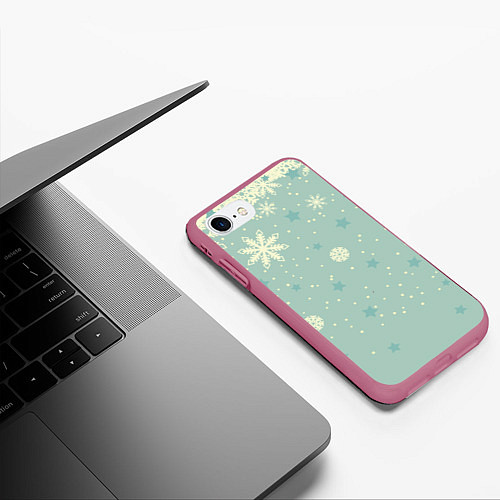 Чехол iPhone 7/8 матовый Снежинки и звезды на матно зеленем / 3D-Малиновый – фото 3