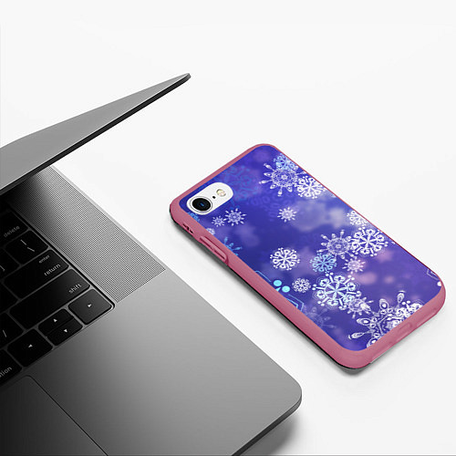 Чехол iPhone 7/8 матовый Крупные снежинки на фиолетовом / 3D-Малиновый – фото 3