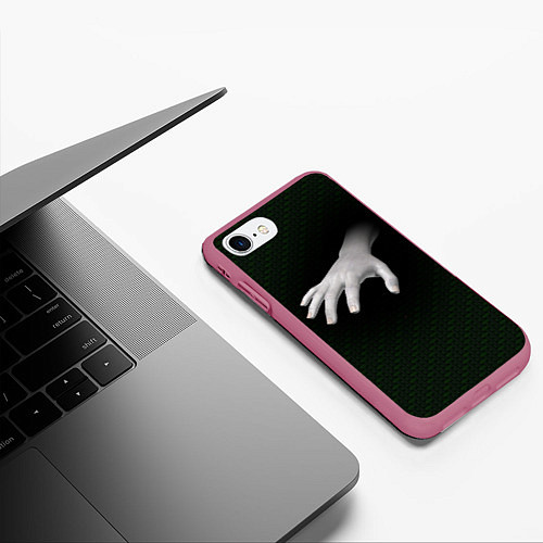 Чехол iPhone 7/8 матовый Белая рука на плетёной текстуре / 3D-Малиновый – фото 3