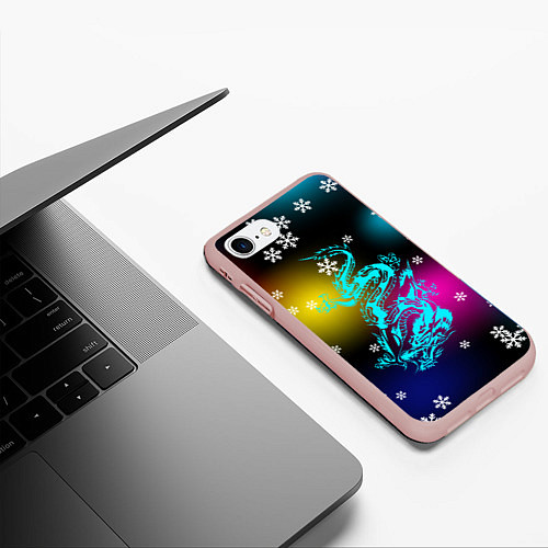 Чехол iPhone 7/8 матовый Праздничный дракон и снежинки / 3D-Светло-розовый – фото 3