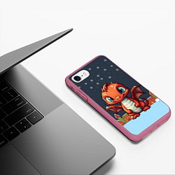 Чехол iPhone 7/8 матовый Рыжий новогодний дракон, цвет: 3D-малиновый — фото 2