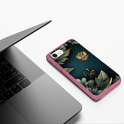 Чехол iPhone 7/8 матовый Золотые листья и герб России, цвет: 3D-малиновый — фото 2