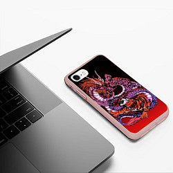 Чехол iPhone 7/8 матовый Дракон и тигр в год дракона, цвет: 3D-светло-розовый — фото 2