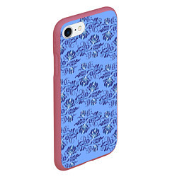 Чехол iPhone 7/8 матовый Узоры гжель на голубом фоне, цвет: 3D-малиновый — фото 2