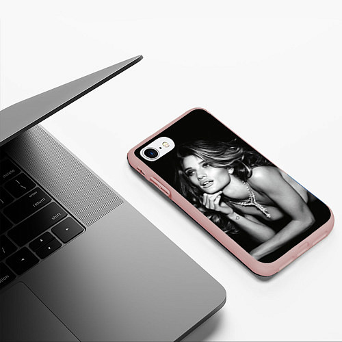Чехол iPhone 7/8 матовый Девушка в ожерелье / 3D-Светло-розовый – фото 3