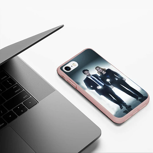 Чехол iPhone 7/8 матовый Малдер и Скалли / 3D-Светло-розовый – фото 3